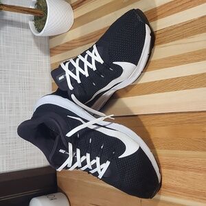 Nike Black and White Men's Shoes